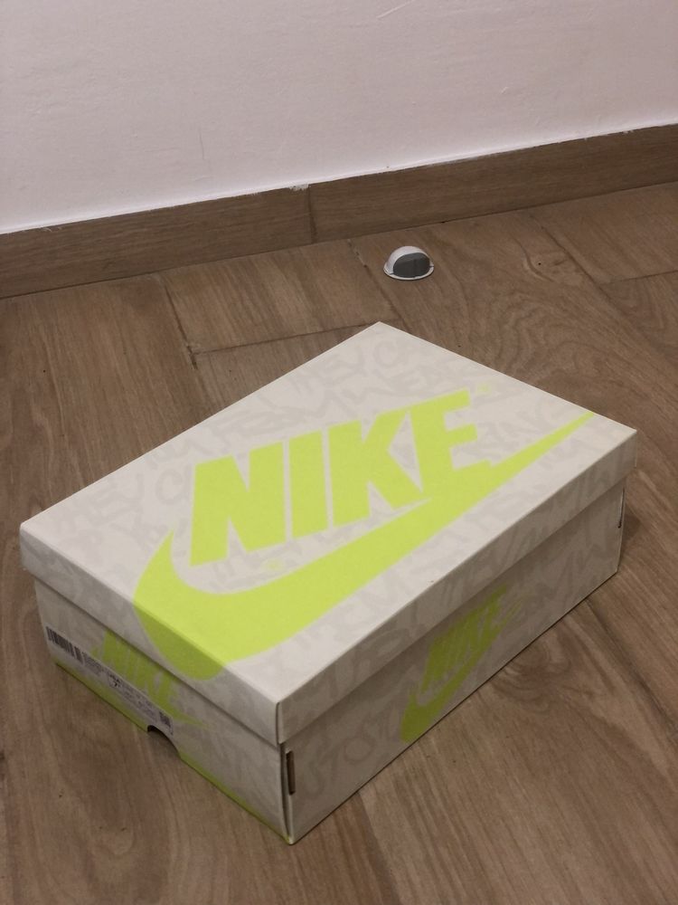 Nike Air Jordan 1 High Volt Visionaire