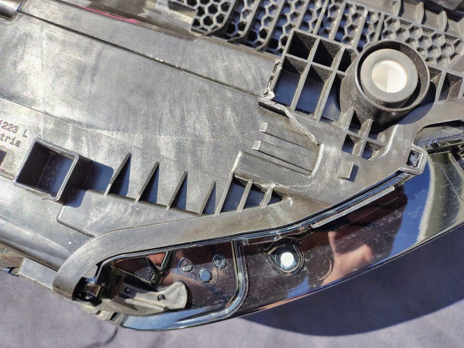 Фари права та ліва Audi SQ8 оригінал 4M8941085 4M8941086