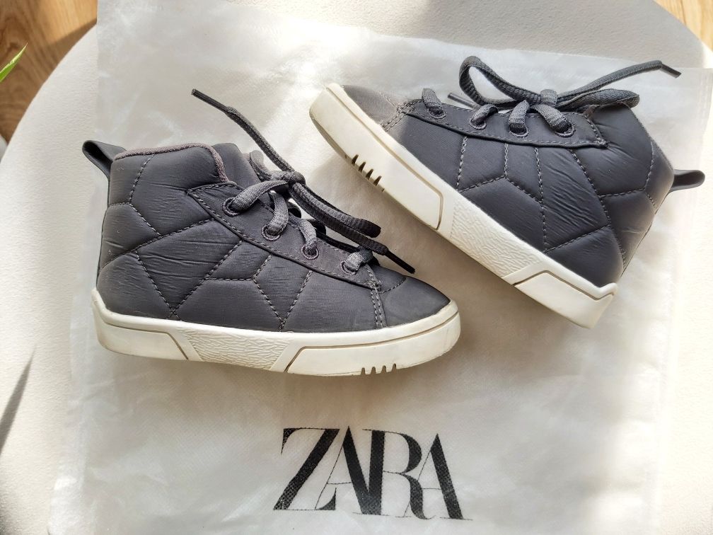 Wiosenne buty dla chłopca Zara 22