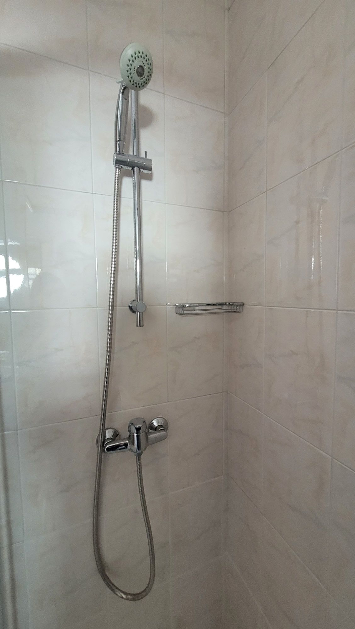 Cabine duche com torneira