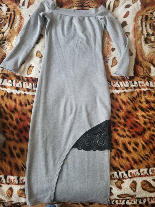 Сукня з розрізом