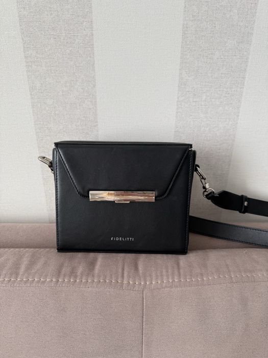 Сумка чорна шкіра кросбоді