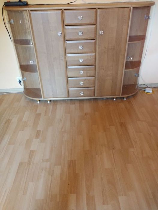 Komoda z szafkami i szufladkami