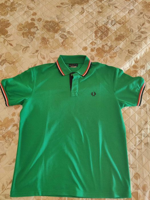 Polo Fred Perry original tam. L em excelente estado RESERVADO