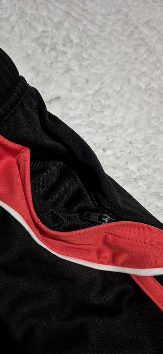 Adidas Messi sppdenki 7-8lat 128cm. CArne nowe. Zasuwane kieszenie