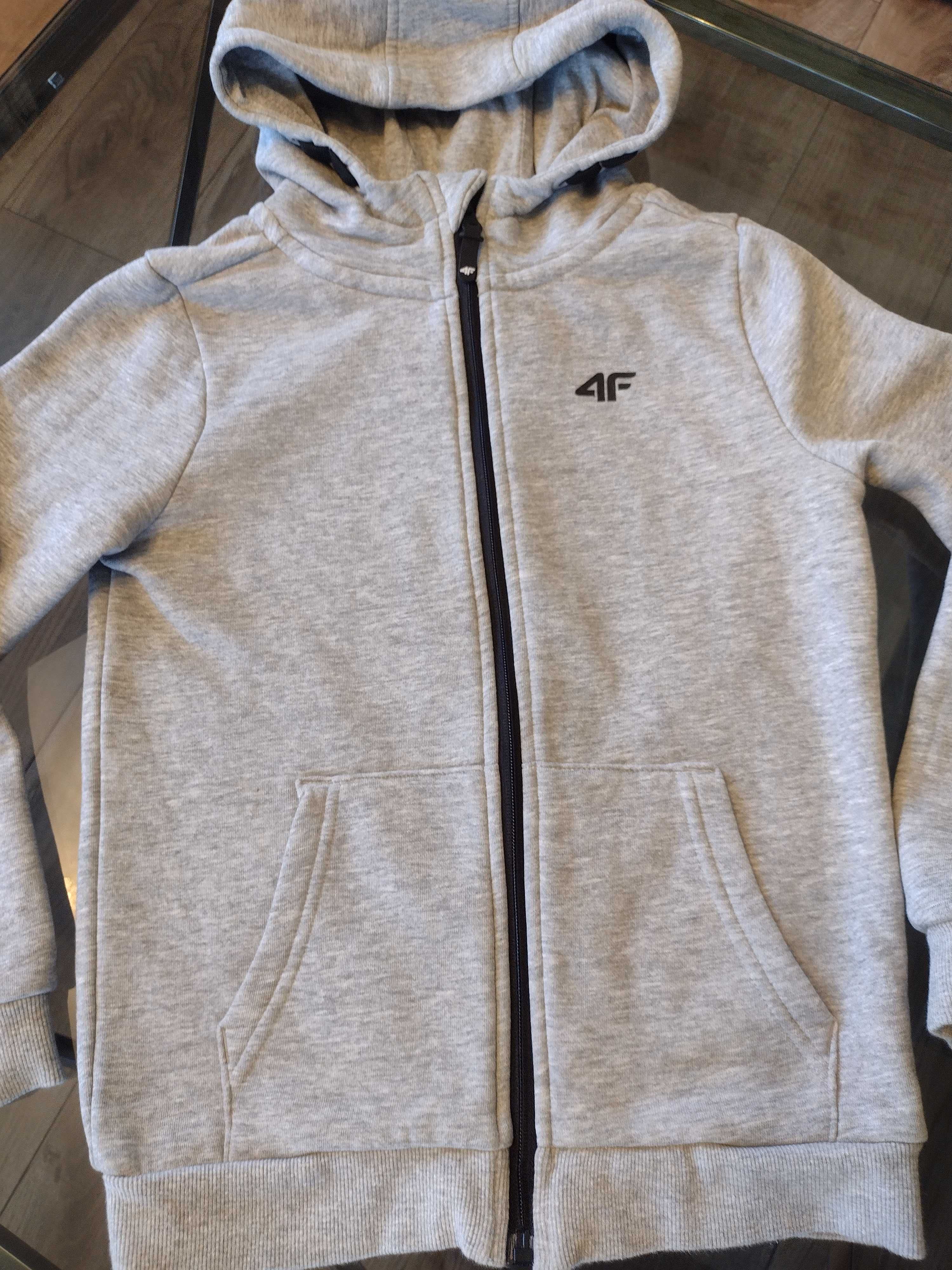 Bluza 4f w rozmiarze 140 + dwa podkoszulki gratis