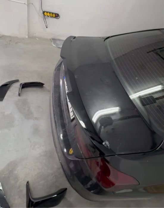 спойлер бмв ф30 чорний м4