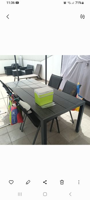 Mesa com 6 cadeiras