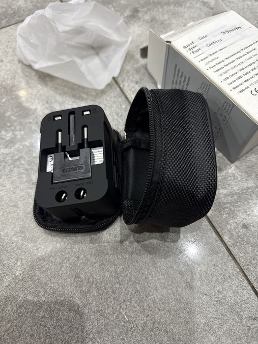 Uniwersalny adapter podróżny – przejściówka do gniazdek