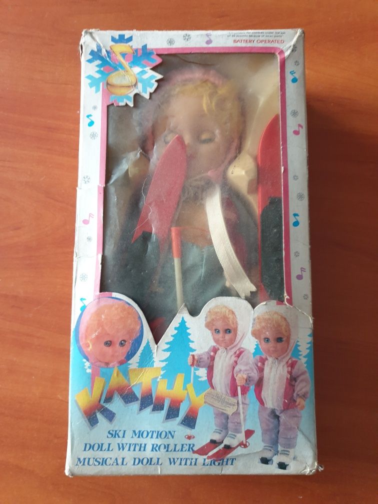 Stara kolekcjonerska lalka Polytoy Kathy Ski motion doll with roller