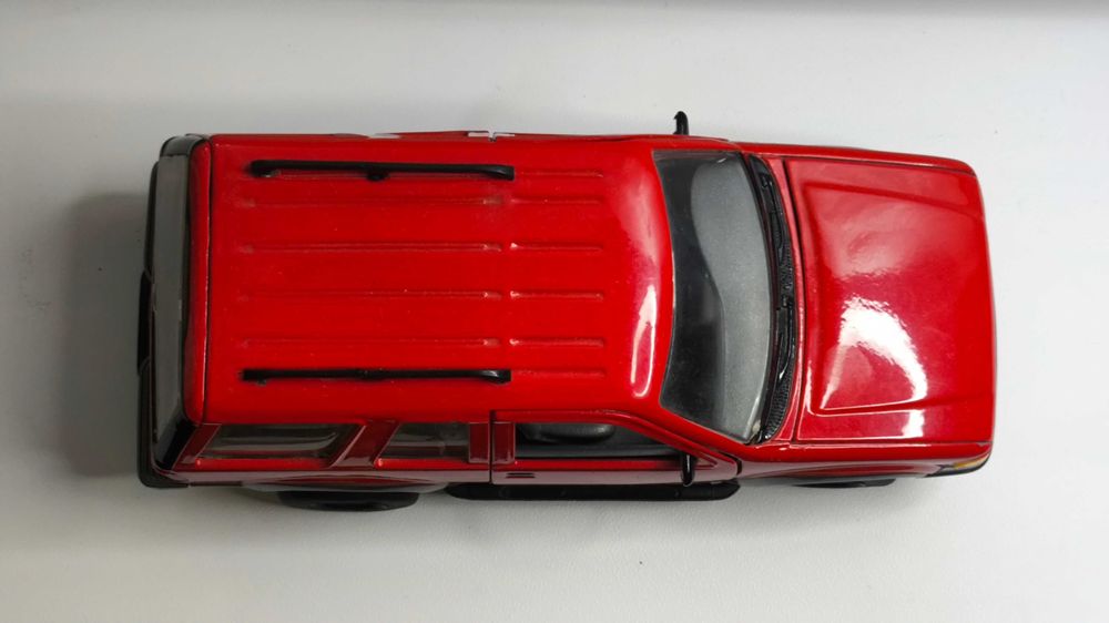 Модель, машинка Ford Explorer sport 1997 1.24 Motormax