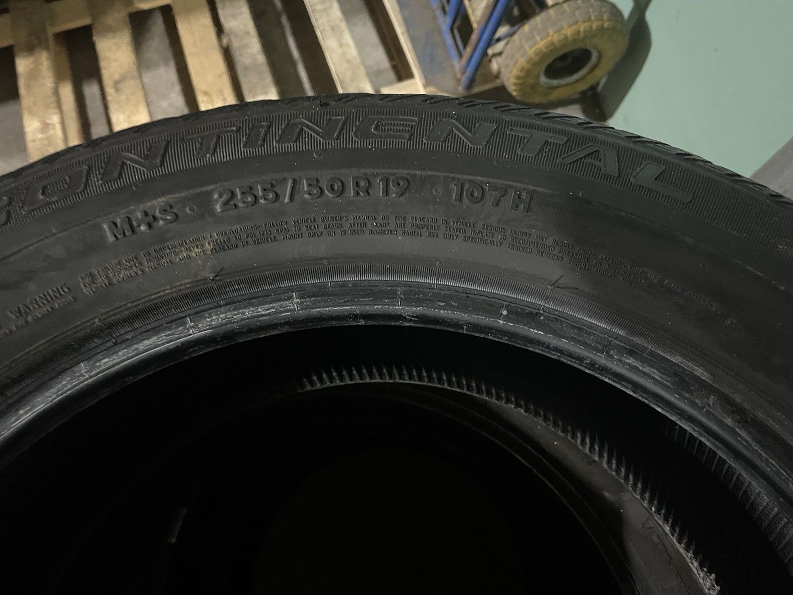 235/50 R19 Continental cross contact XL sport