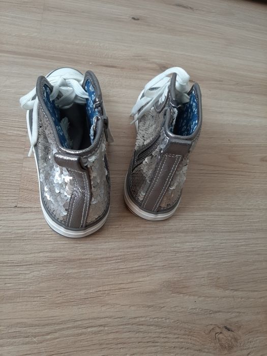 Trampki z cekinami za kostkę 38