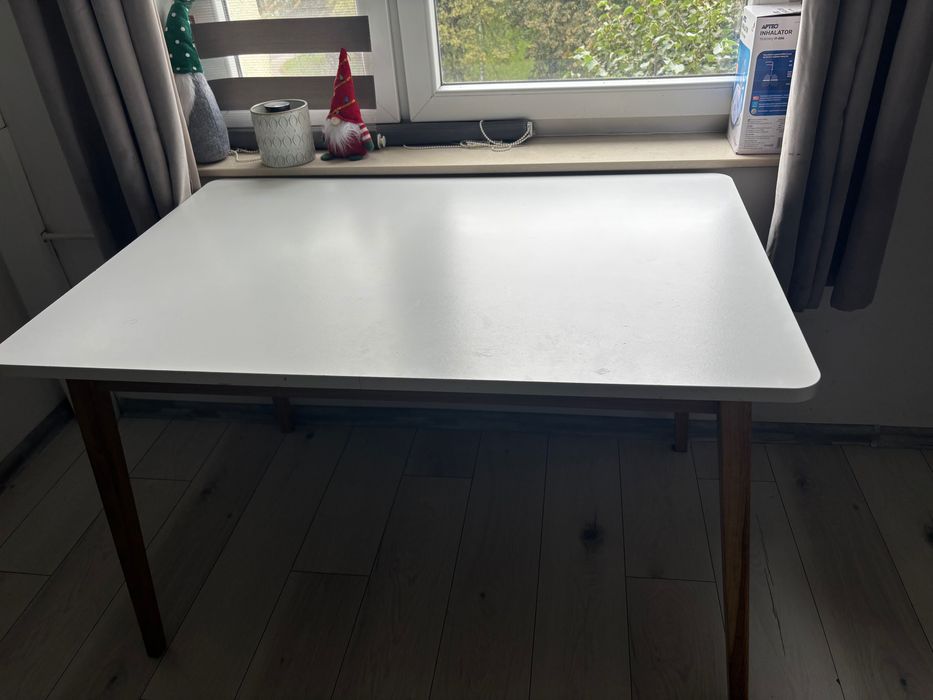 Stół do jadalni lub salonu