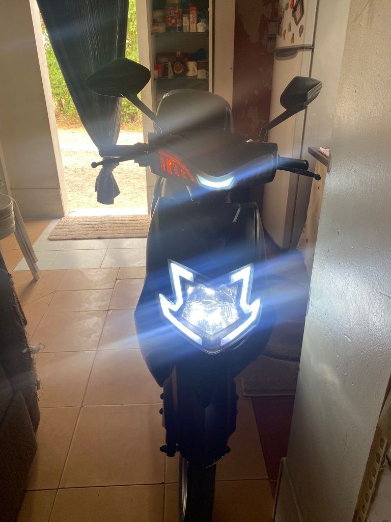 Scooter elétrica MILG YW