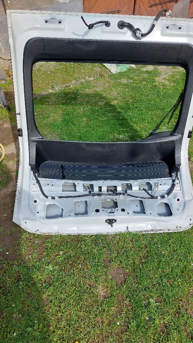 Toyota prius III klapa bagażnika