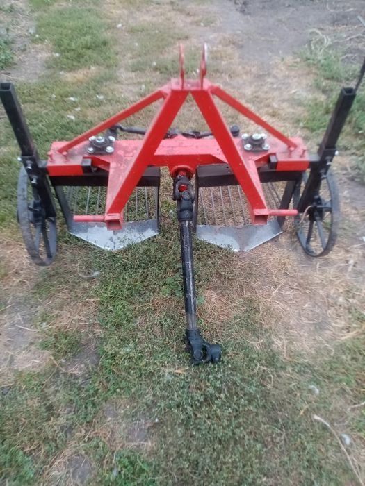 Продам трактор з навісним в хорошому стані