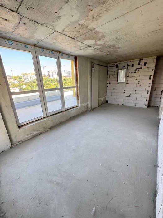 Продаж 2 кім. квартири з терасою в новобудові вул. Очеретяна