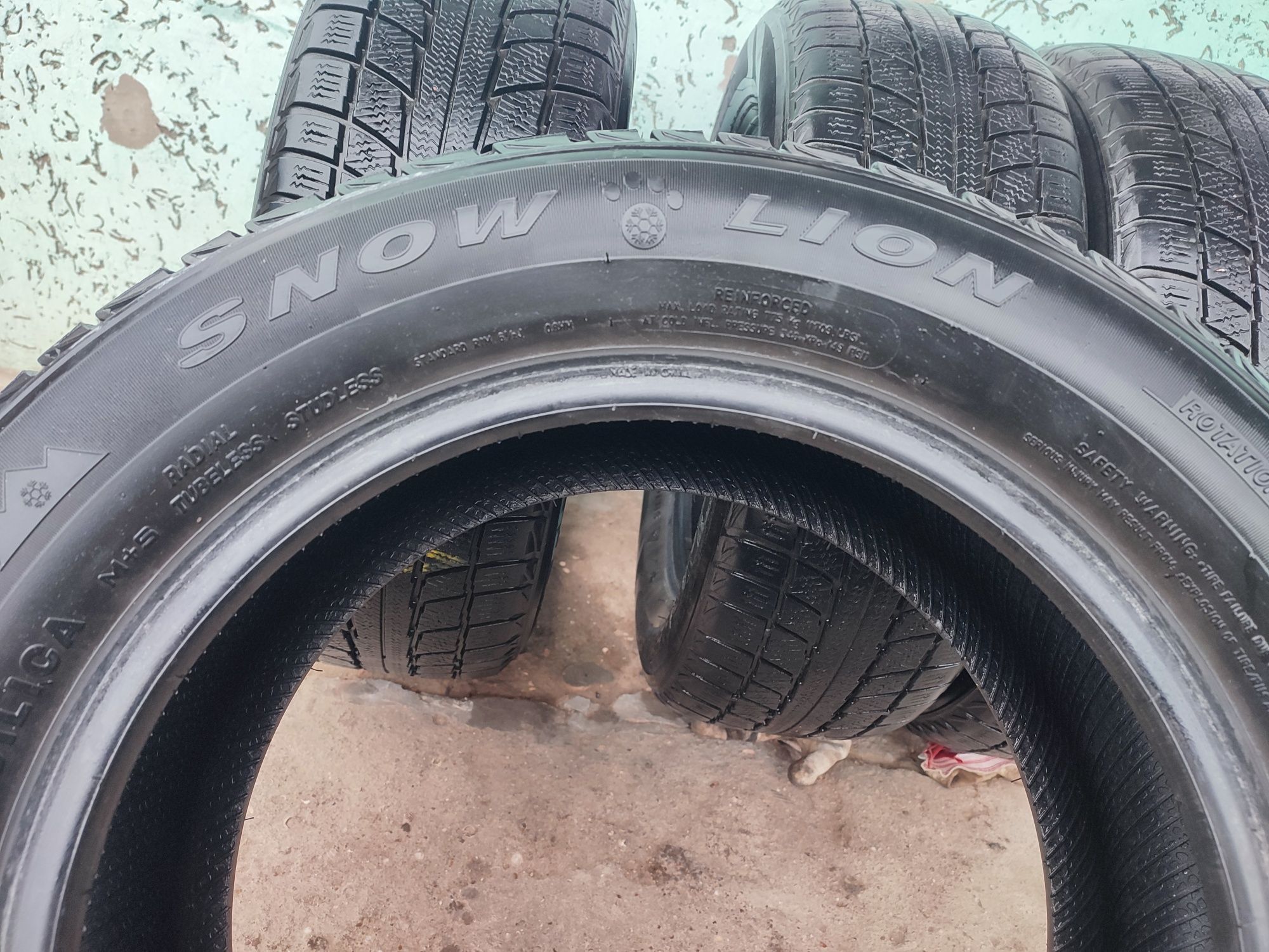 Triangle Snow Lion 215/60 R16