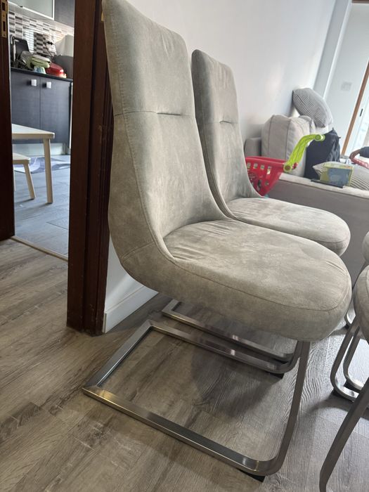 4 cadeiras, genero baloiço