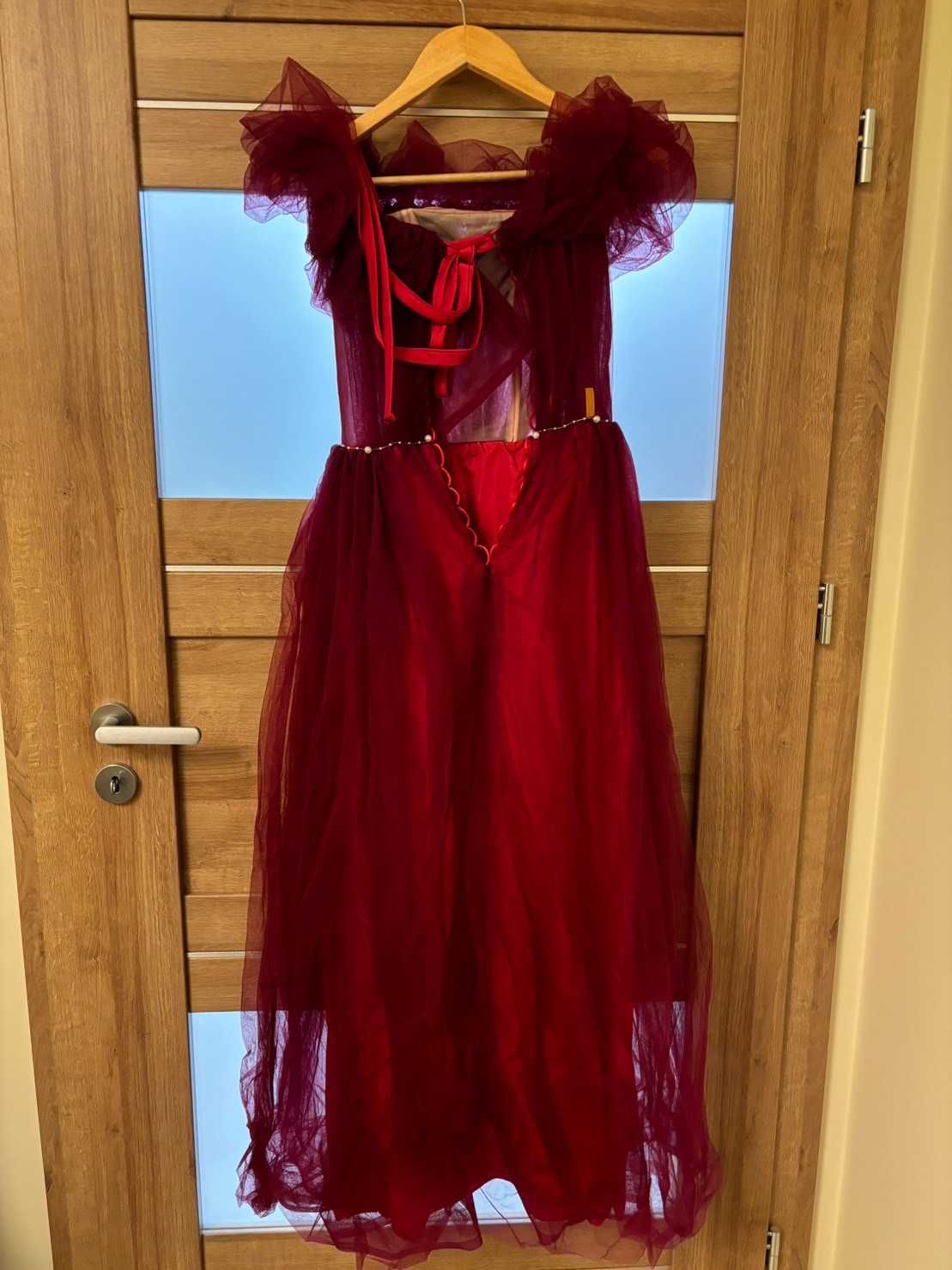 Elegancka sukienka na studniówkę