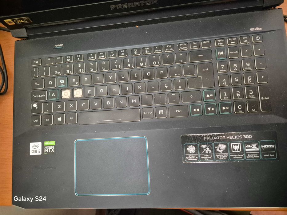 Vendo Notebook Predator tela 17" com 500 HD Valor: 350 euros.