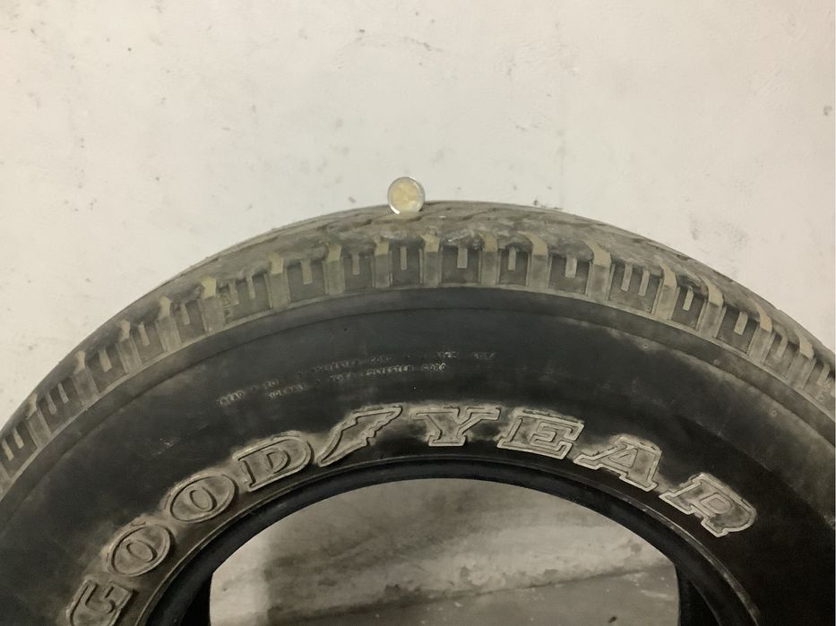 Pneu Wrangler Goodyear AT 245/70/16 usado