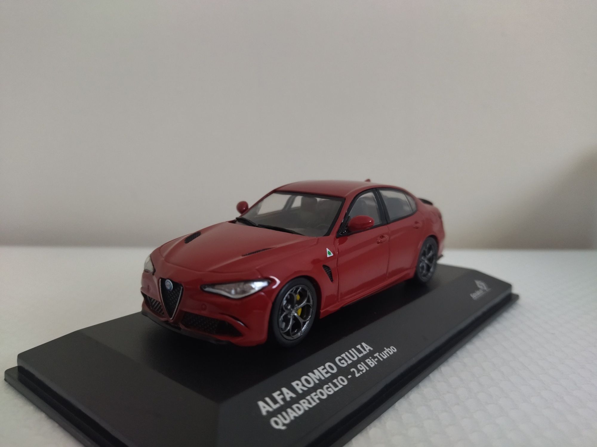 Miniatura Alfa Romeo Giulia Quadrifoglio 1/43 Nova