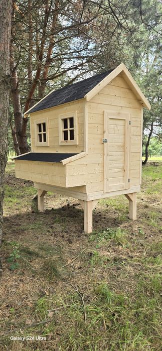 Solidny kurnik.  Kurnik drewniany.  Kurnik