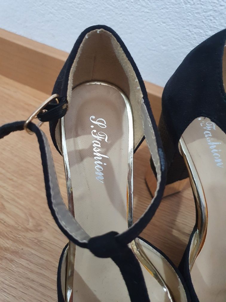 Sapato alto preto