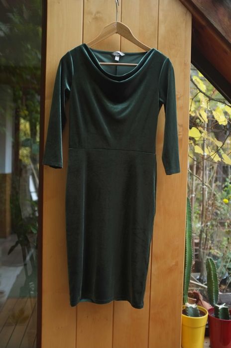 butelkowa szmaragdowa welurowa wieczorowa sukienka H&M ciemnozielona