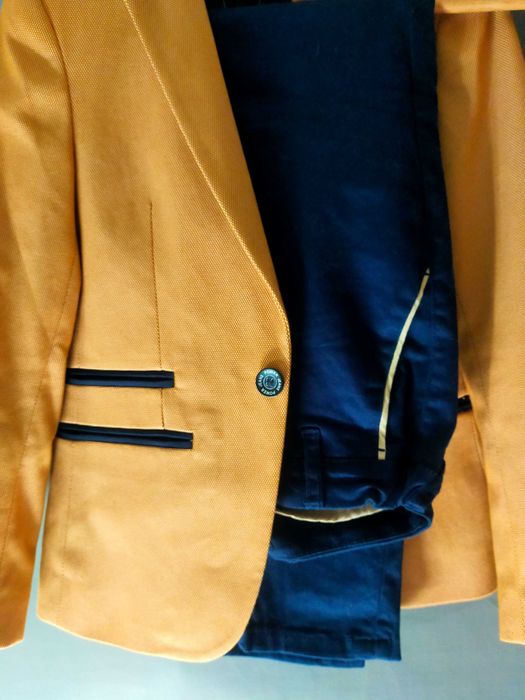 Fato de criança (casaco, calça e camisa)