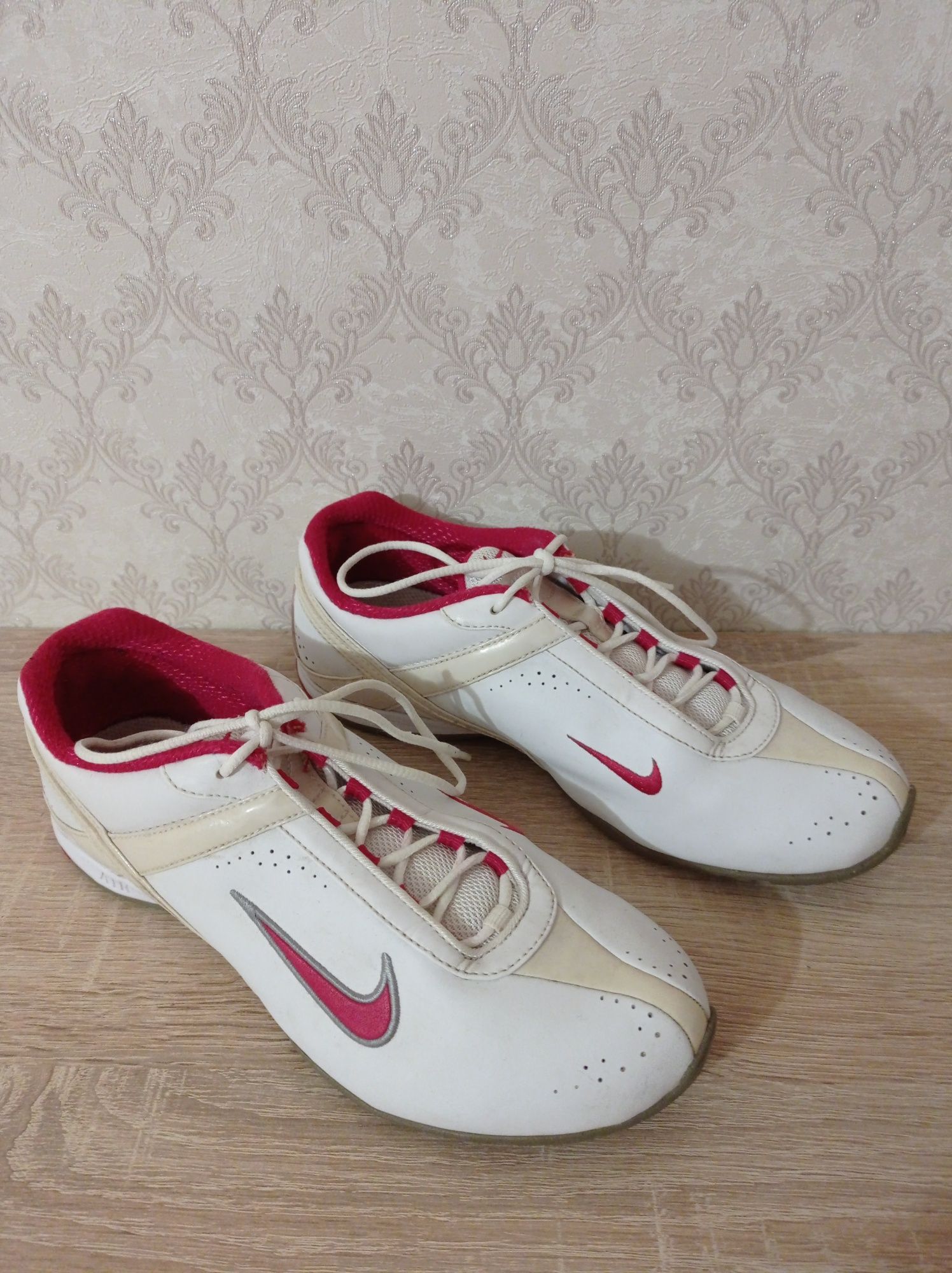 Кроссовки женские Ecco, Nike р.36, р.38, в отличном состоянии