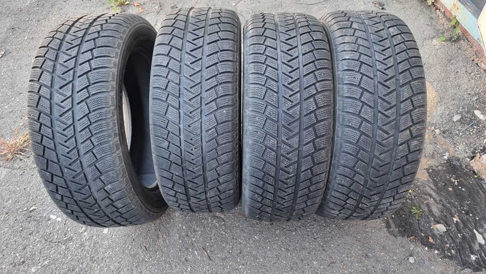 235.55 R19  Michelin Lalitude