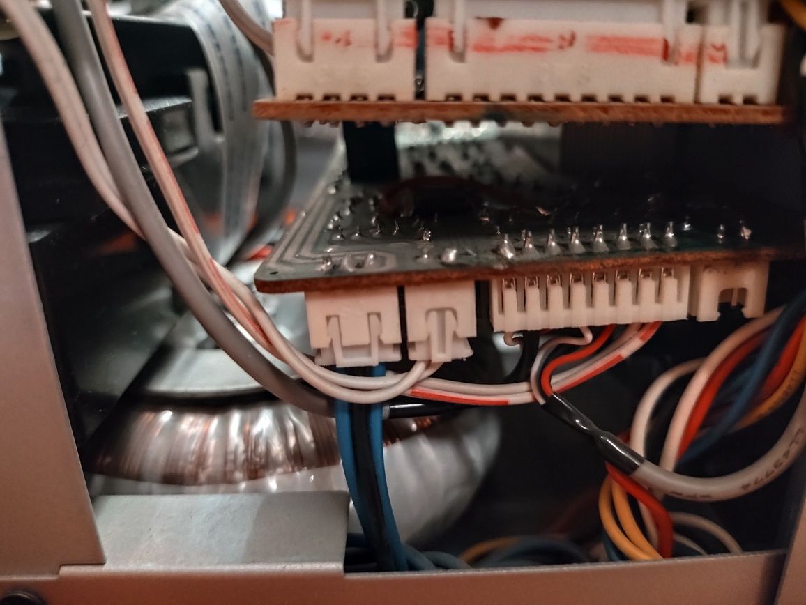 Усилитель звука Goldyip VCD-355R на запчасти. Мощный трансформатор.