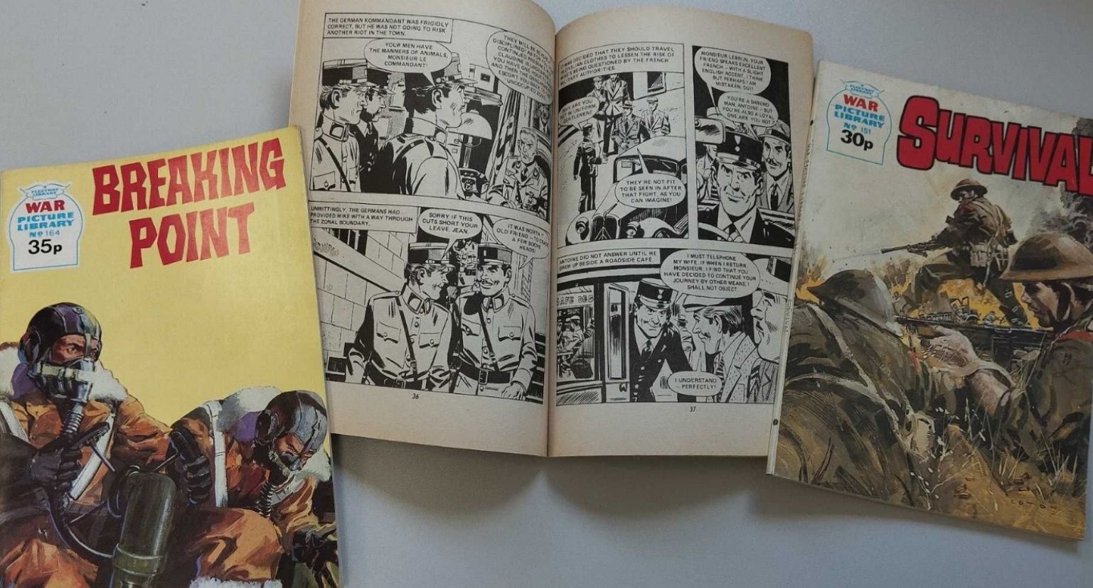 3 komiksy War - picture library