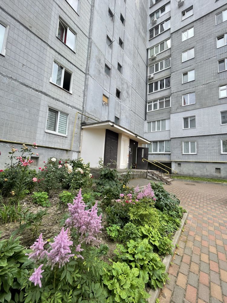 Продаж 2 х кімн квартири 53 м2  центр Вишневевого