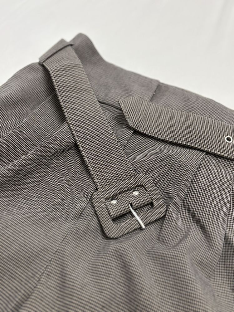 Eleganckie krótkie spodenki rozmiar M