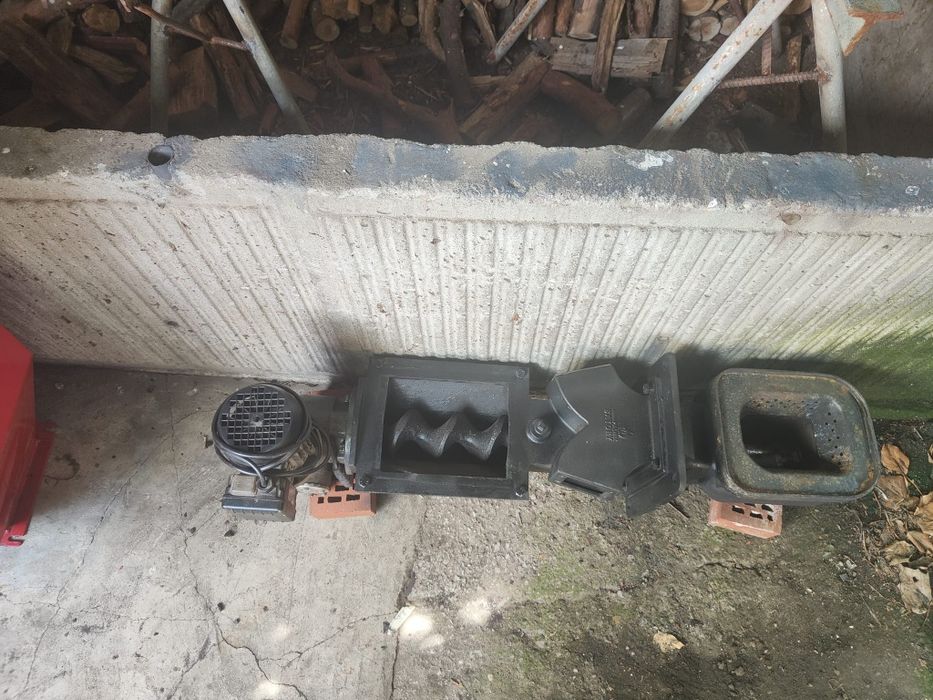 Zbiornik na ekogroszek, pellet z podajnikiem