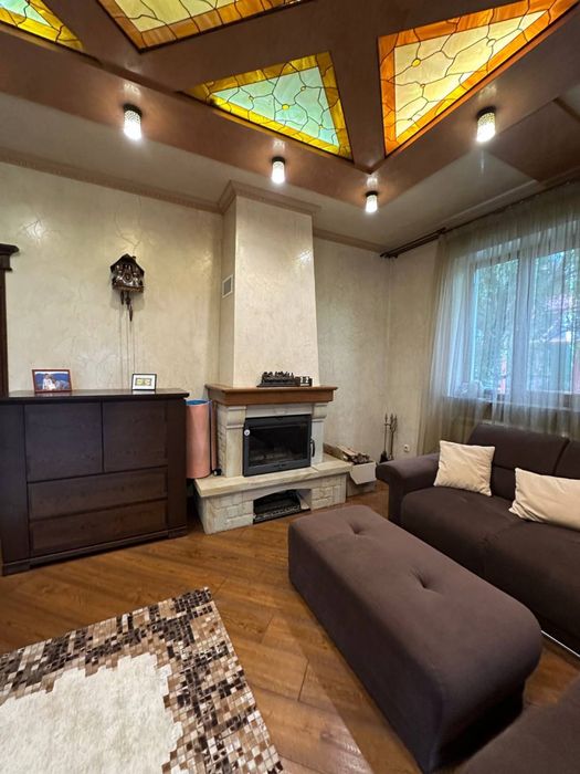 Елітний будинок з басейном , сауною , спортзалом біля Міського Озера