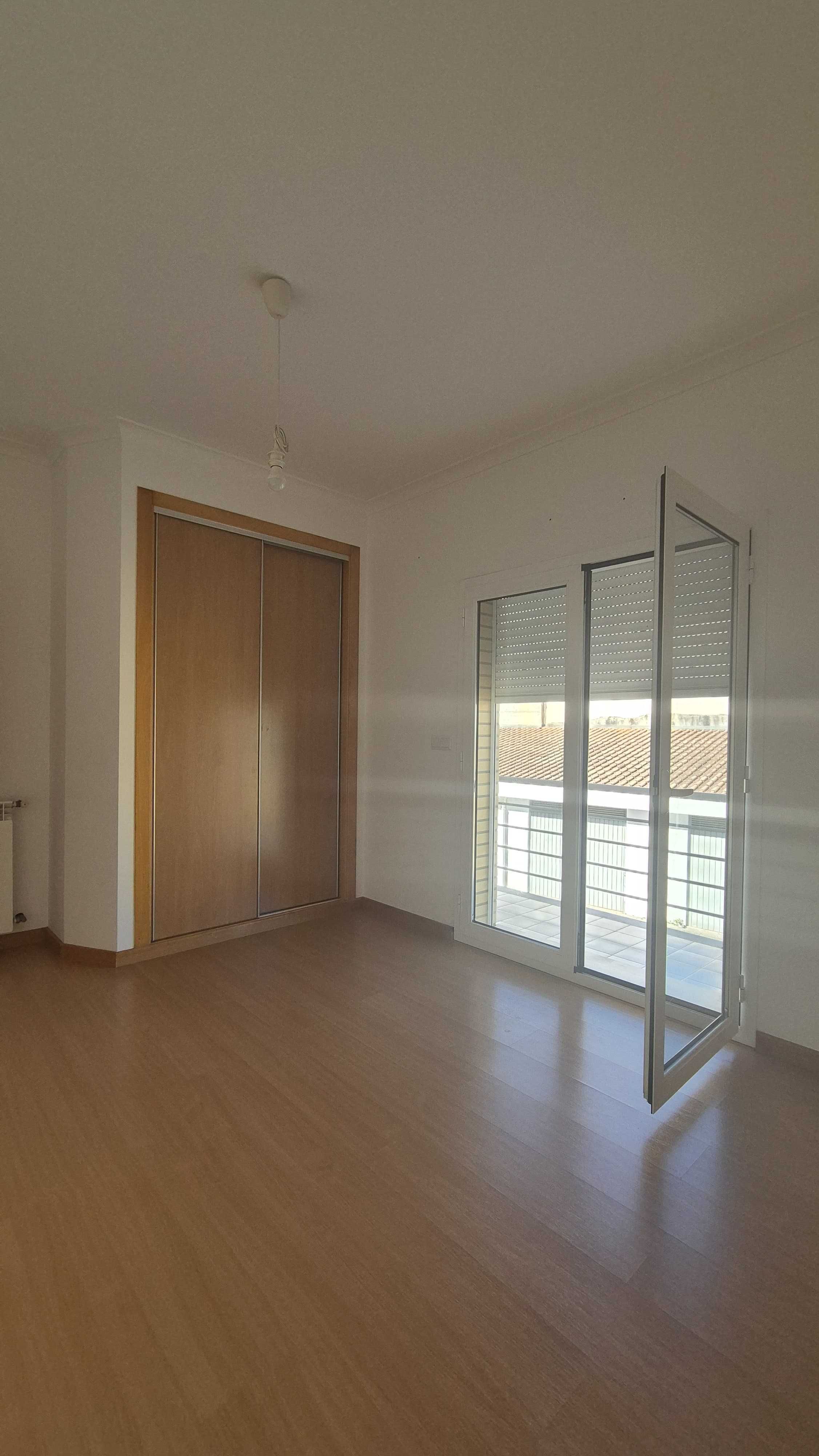 Apartamento T2 com garagem Santa Clara Coimbra