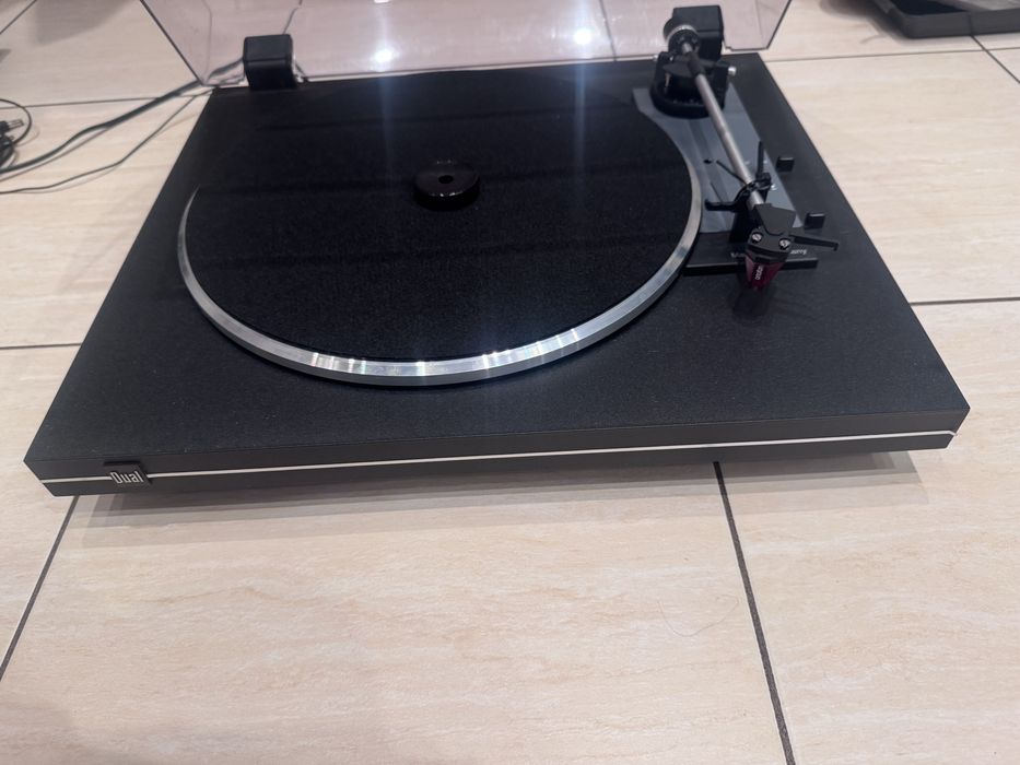 Dual CS 435-1/EV gramofon z wbudowanym przedwzmacniaczem