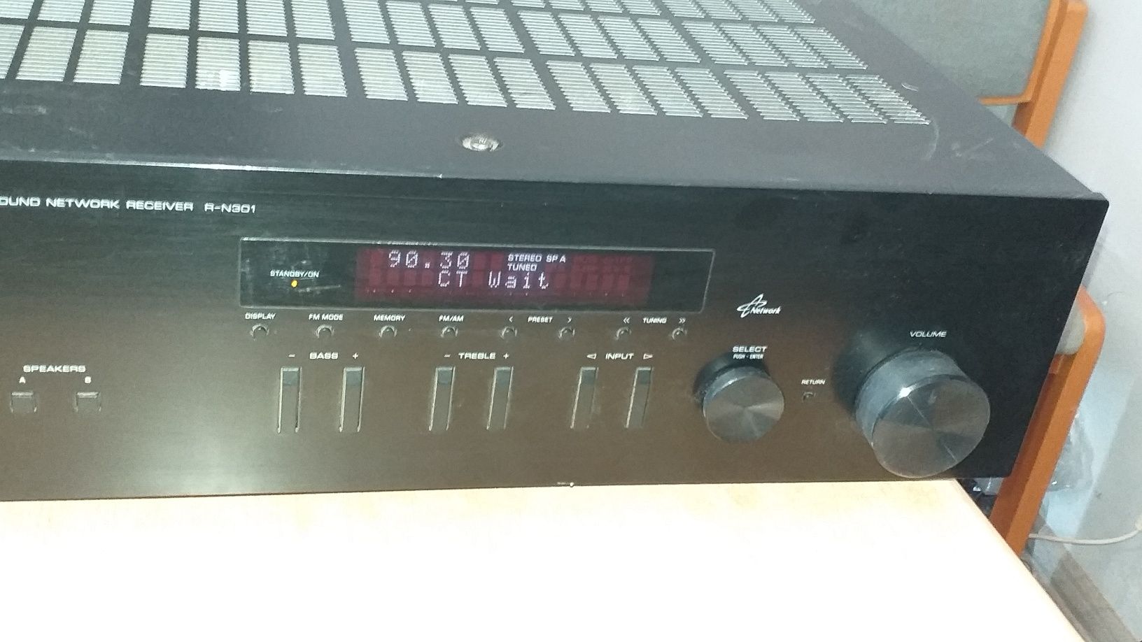 Amplituner stereo Yamaha R-N301