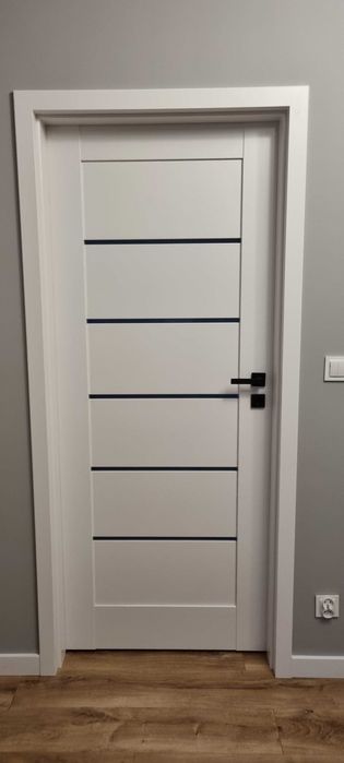 Drzwi wewnętrzne 80 Basic Fragola prawe + ościeżnica 100-140