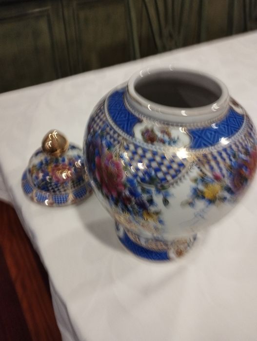 Pote em cerâmica feito na China