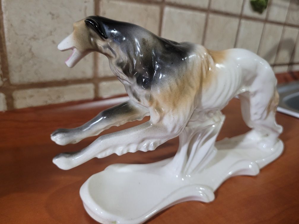Figurka porcelanowa Chart Borzoj Jazela Katowice sygnowany stan bdb