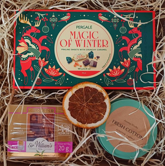 Zestaw box kosz prezentowy Mikołaj Świętą czekoladki herbata Świeczka