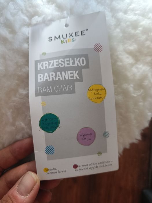 Nowe dwa krzesełka krzesełko baranek smukee do stolika toaletki