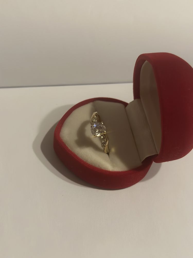 Pierścionek z Diamentem 1.01ct + 5 małych diamentow 0,2ct