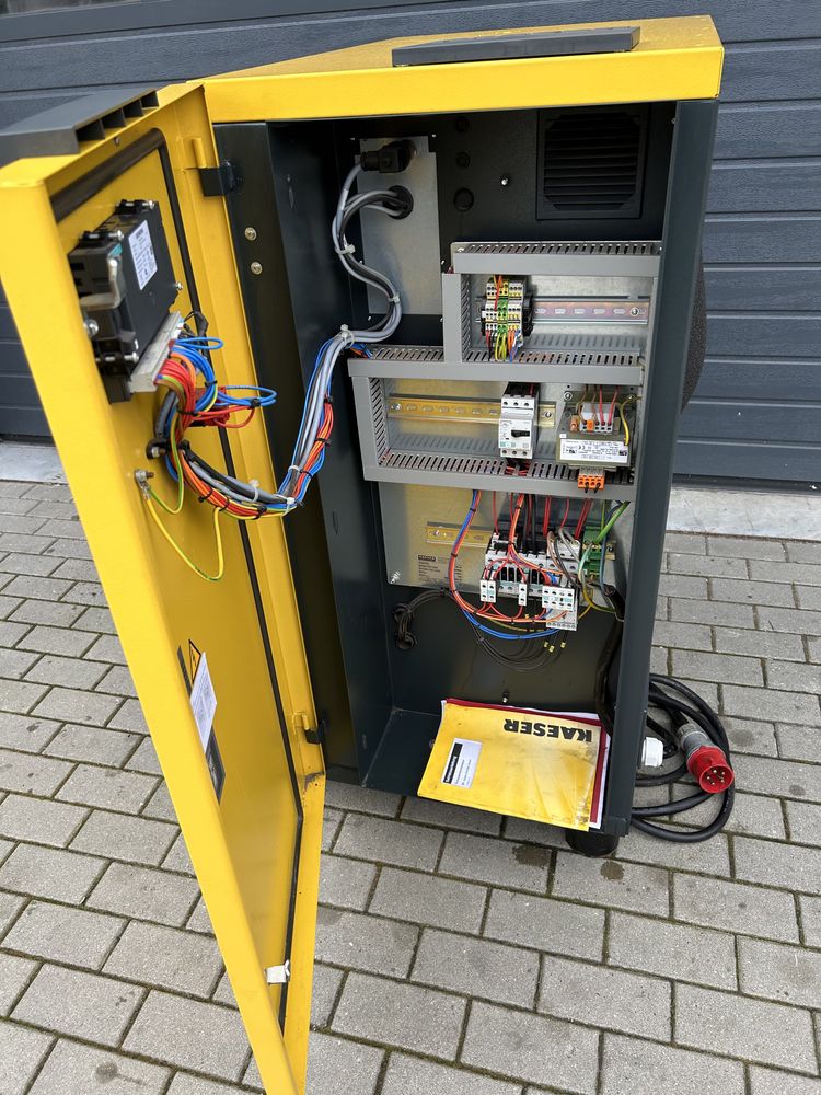 Kompresor śrubowy KAESER SK22 11KW 8BAR 2m3/min atlas copco